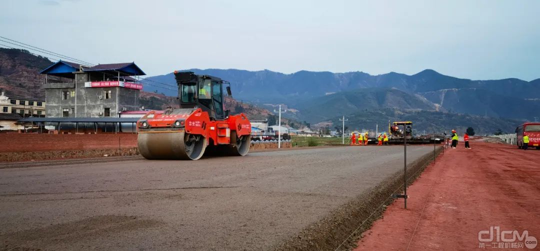 工地通辽案例：数据实证，福格勒+悍马新机为高速公路打造基层品质新水准